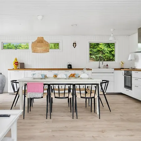Nordic Retreat Near Dronningmølle